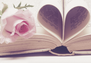 Libro y rosa, el perfecto regalo con amor