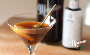 Copa martini con cóctel Marianito